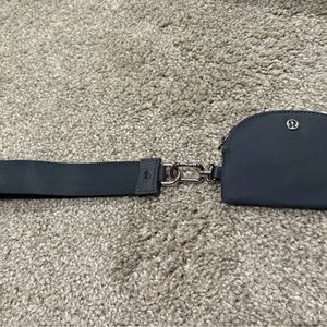 lululemon pouch wristlet